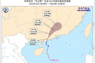 不理智！泰山助教被主裁黄牌警告，随后向主裁泼水